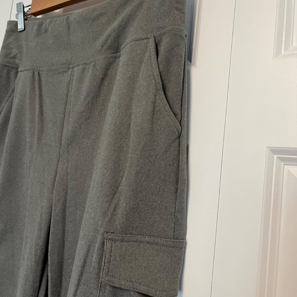 Women's cargo jogger pants medium by New Day soft comfy fit - Picture 4 of 7